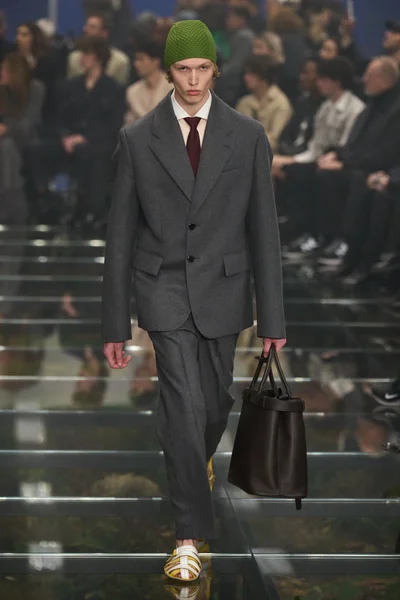 Look 48